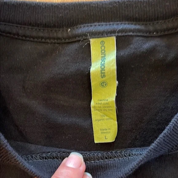 Black Graphic T-Shirt - Men’s Size Large - Picture 2 of 4